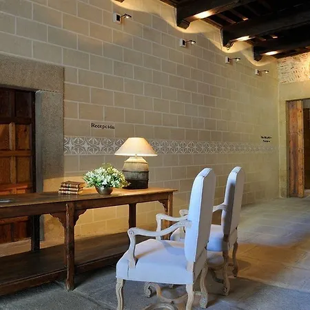 Palacio Carvajal Giron Hotel 4*