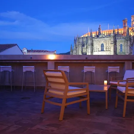 Hotel Palacio Carvajal Girón 4*