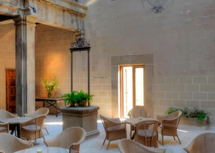 Palacio Carvajal Giron Hotel